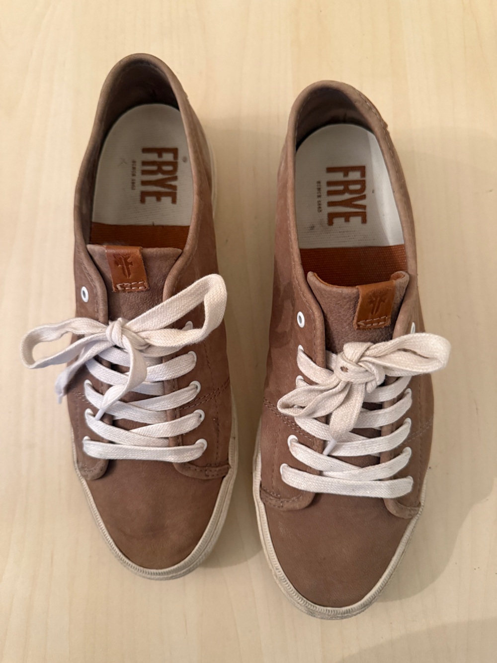 FRYE Sneakers Shoes Lace Up Leather Nubuck Gia Tan Beige womenโs size 10